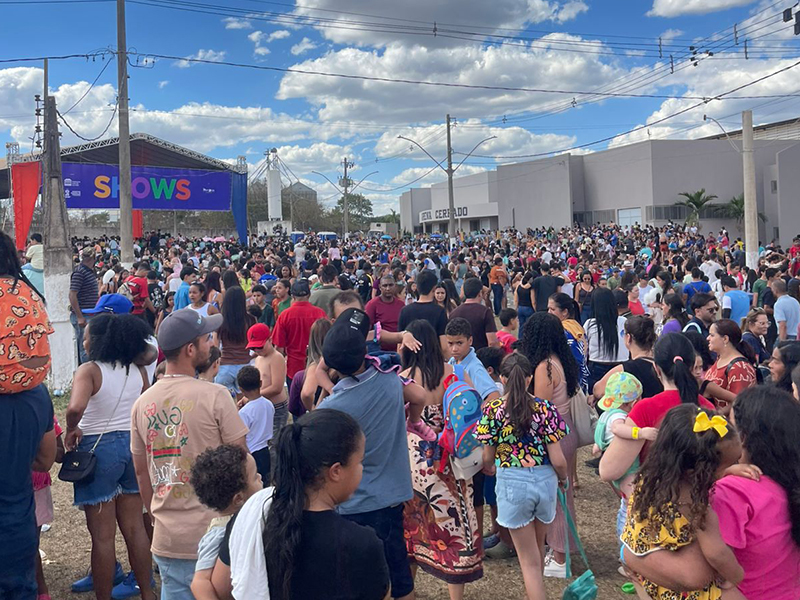 Muitas famílias participam do histórico Dia das Crianças promovido pela Prefeitura Municipal com apoio das ACIP/CDL