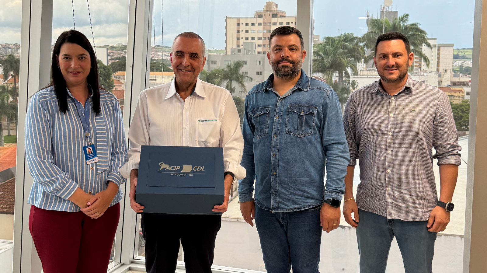 ACIP/CDL realizam visita ao Sicoob Credicopa